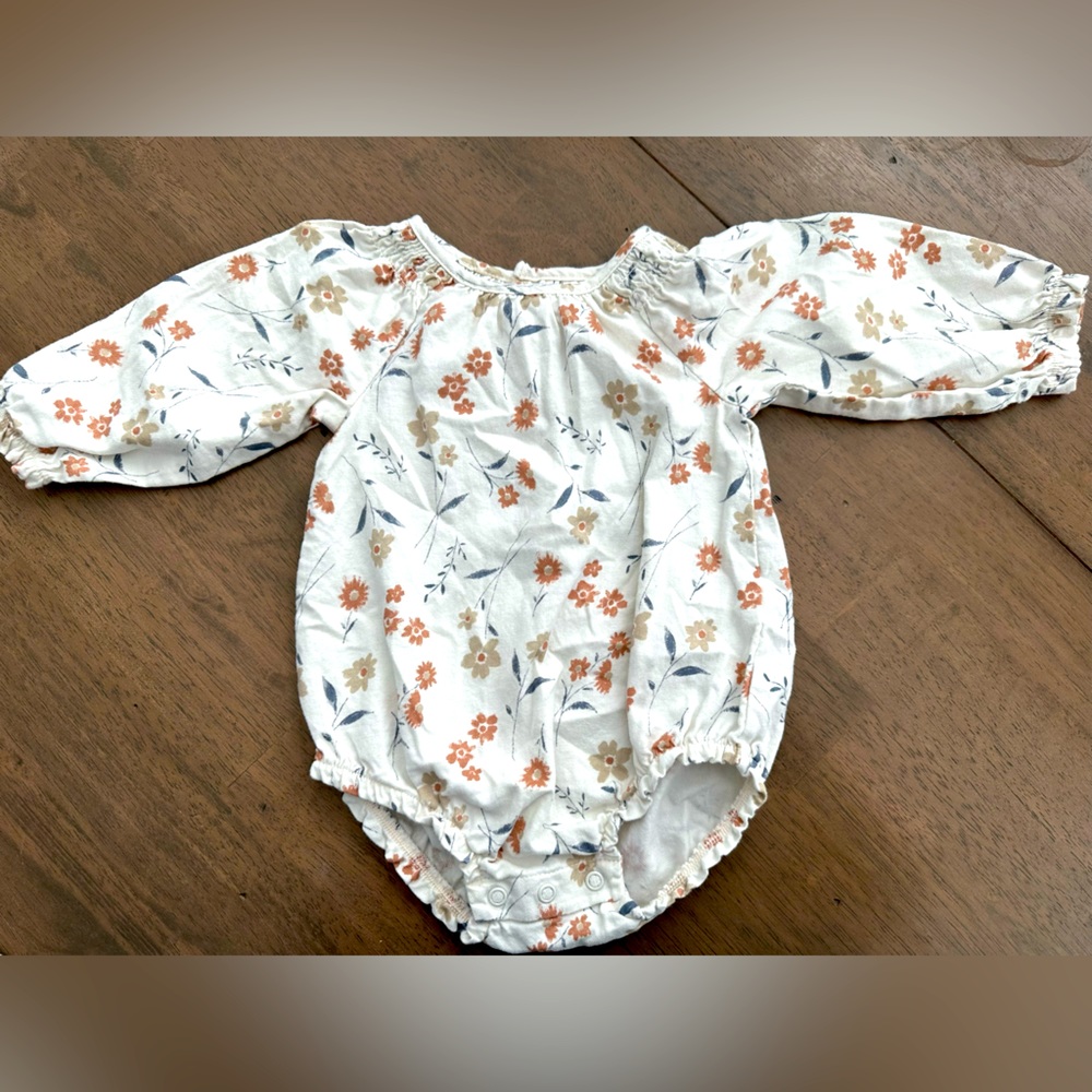 Carter’s floral long sleeve bubble. 6 month.